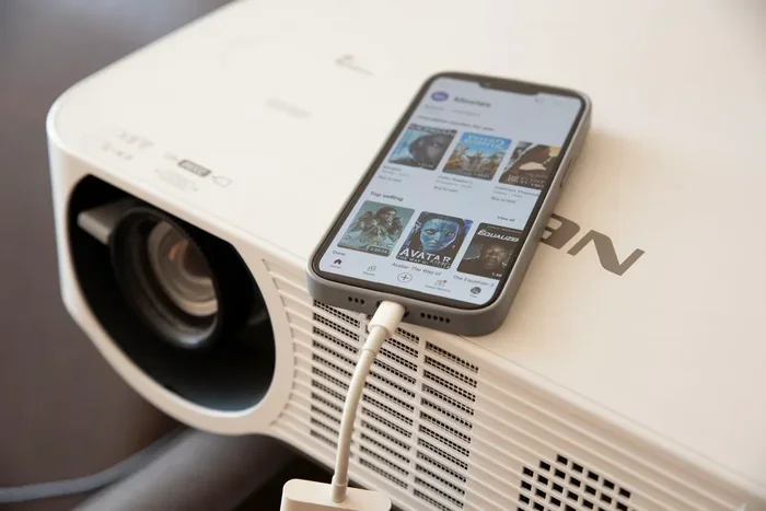 Can I Play A Movie From My Phone To A Projector Wirelessly